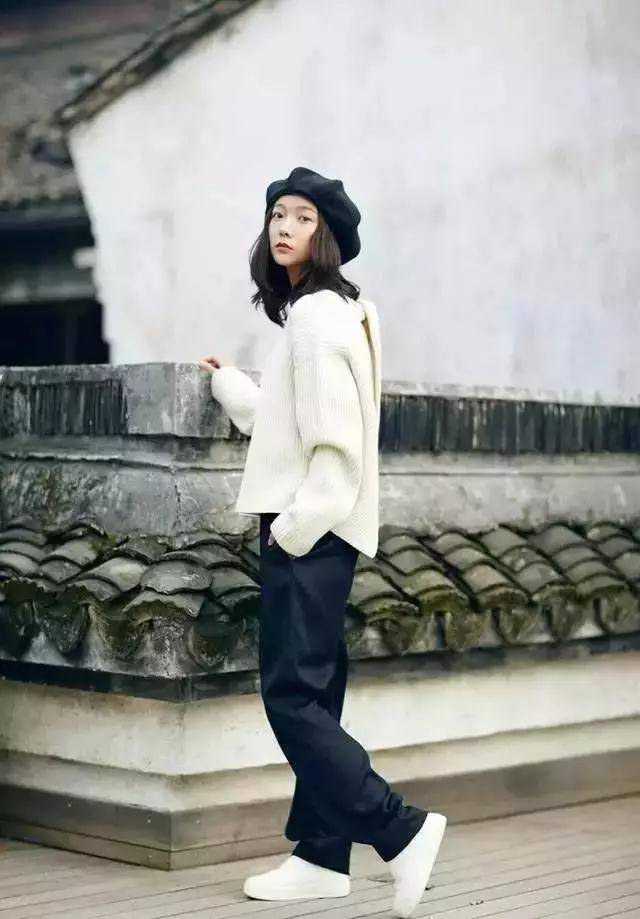 跟王珞丹学穿衣，简单的黑白配也能美上天